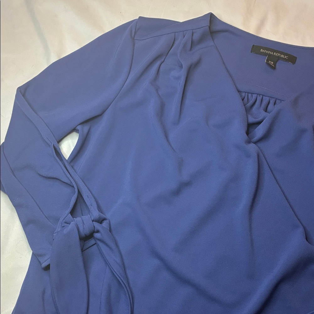 Banana Republic Woman’s Dark Blue V Neck Blouse Size XS - Picture 2 of 10